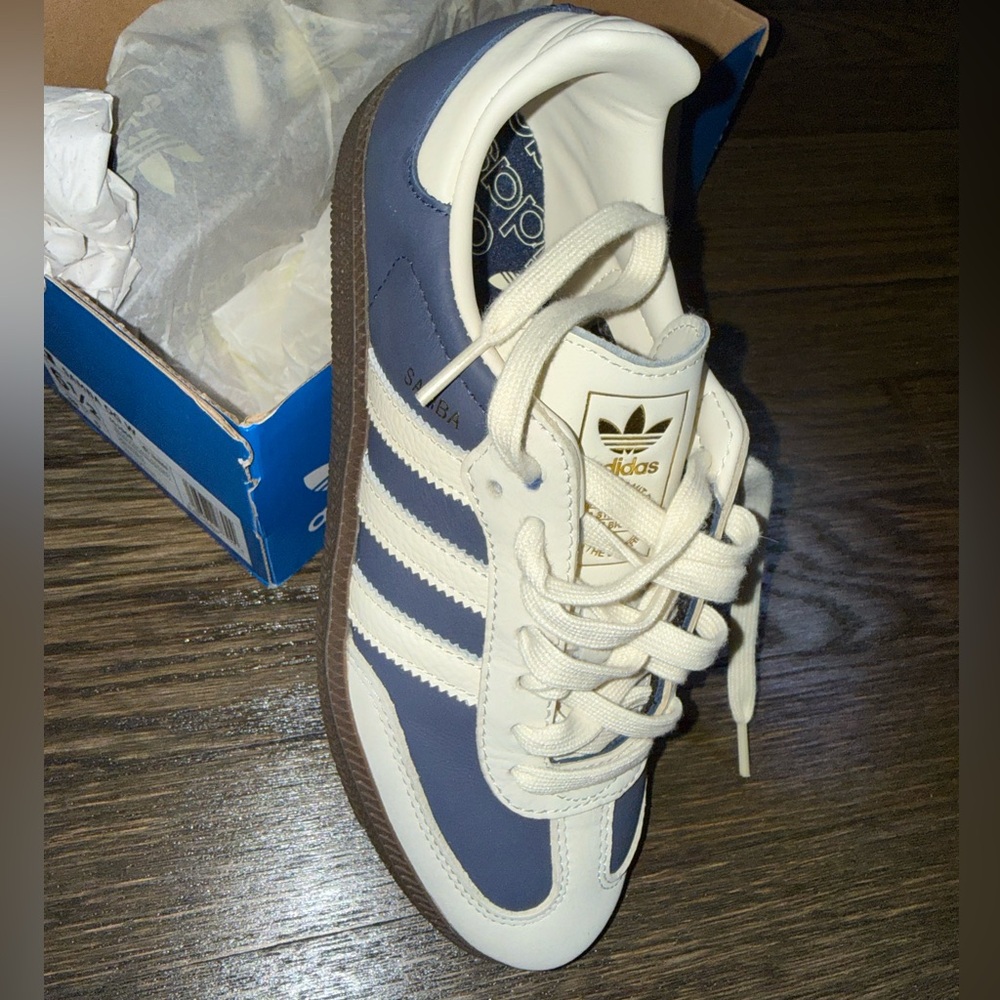 adidas Samba OG W in Navy/Cloud White with Gold Accents